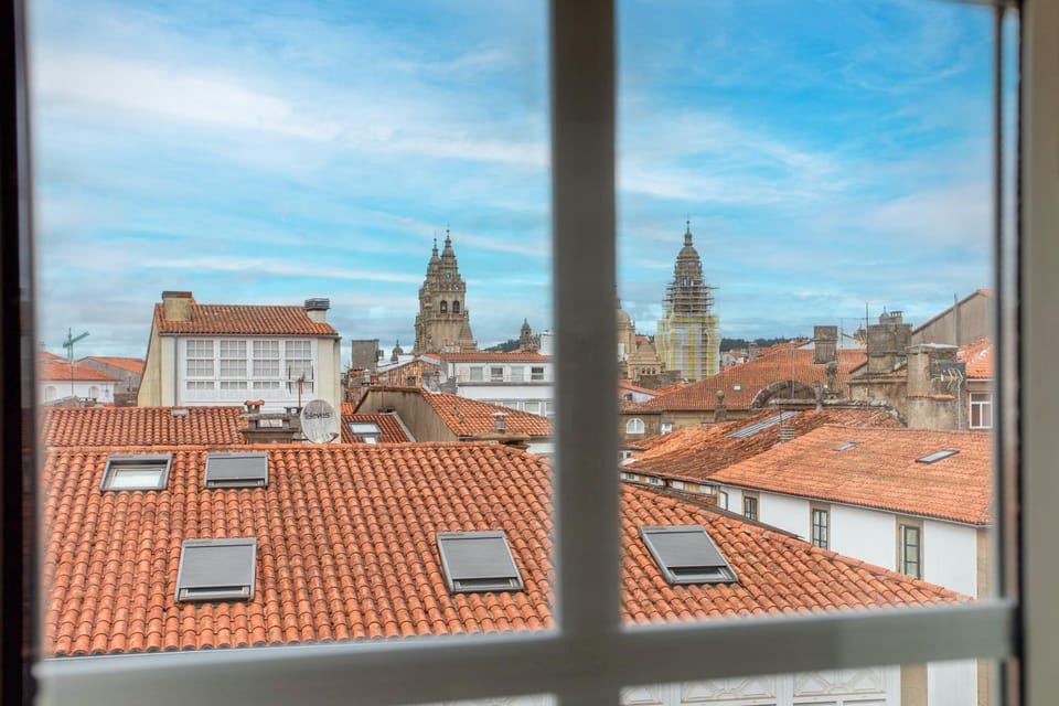 Property building, Day, City view, Location