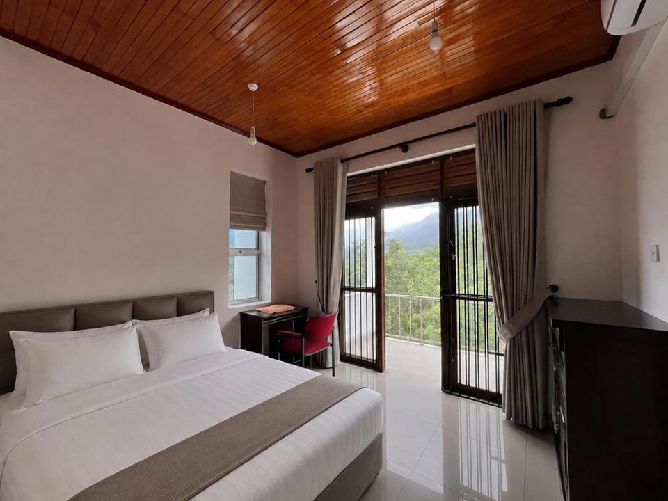 Bedroom, Mountain view
