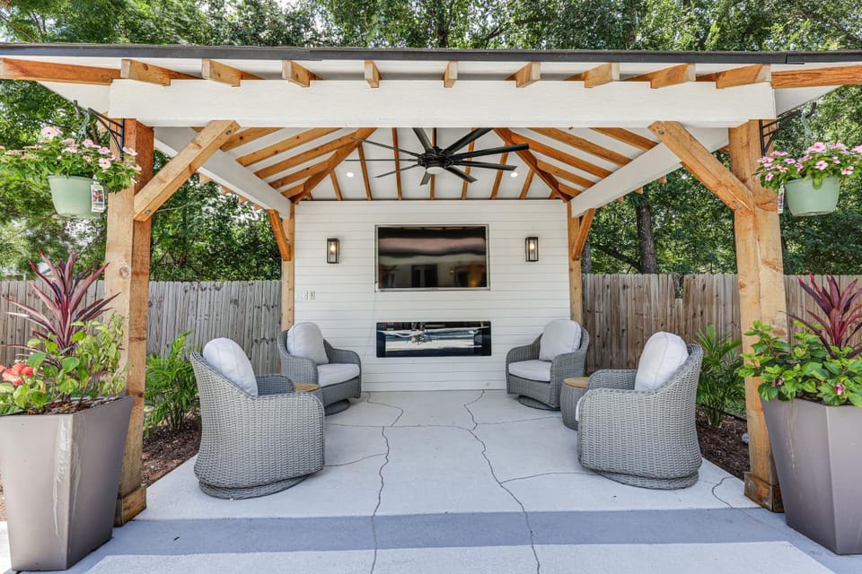 Patio Oasis | Beautiful Swimming Pool | Cabana! House in Sunset Valley