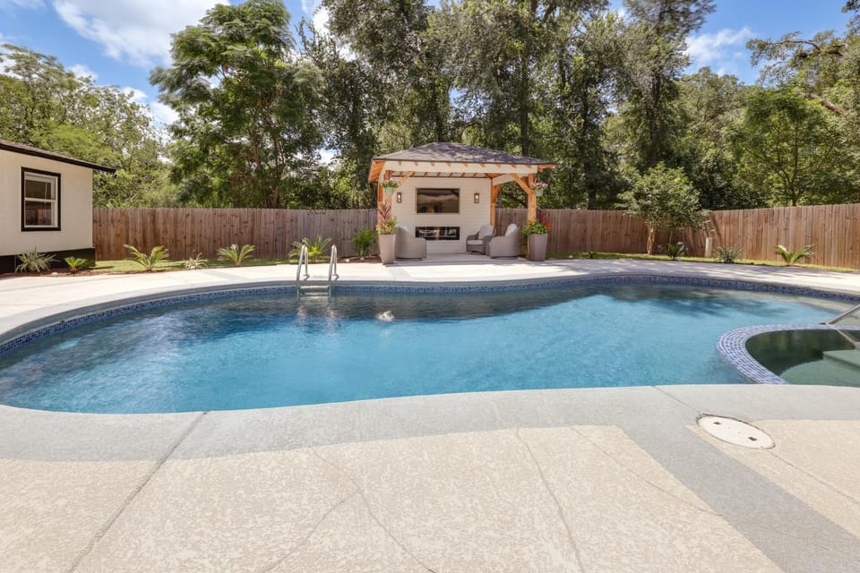 Patio Oasis | Beautiful Swimming Pool | Cabana! House in Sunset Valley