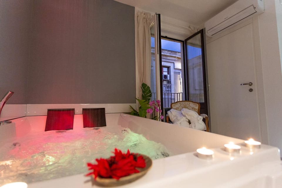 Hot Tub, Steam room, Bathroom, Balcony/Terrace, Decorative detail, Bath
