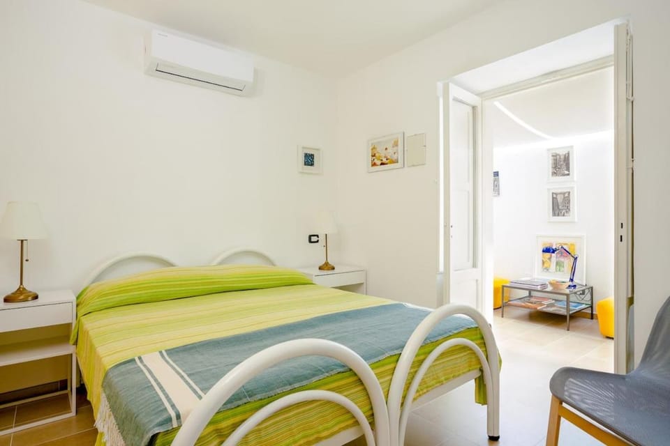 La casetta gialla degli architetti sul porto Apartment in Ischia