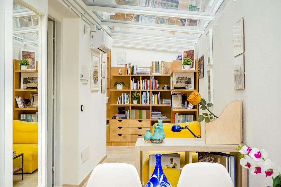 La casetta gialla degli architetti sul porto Apartment in Ischia