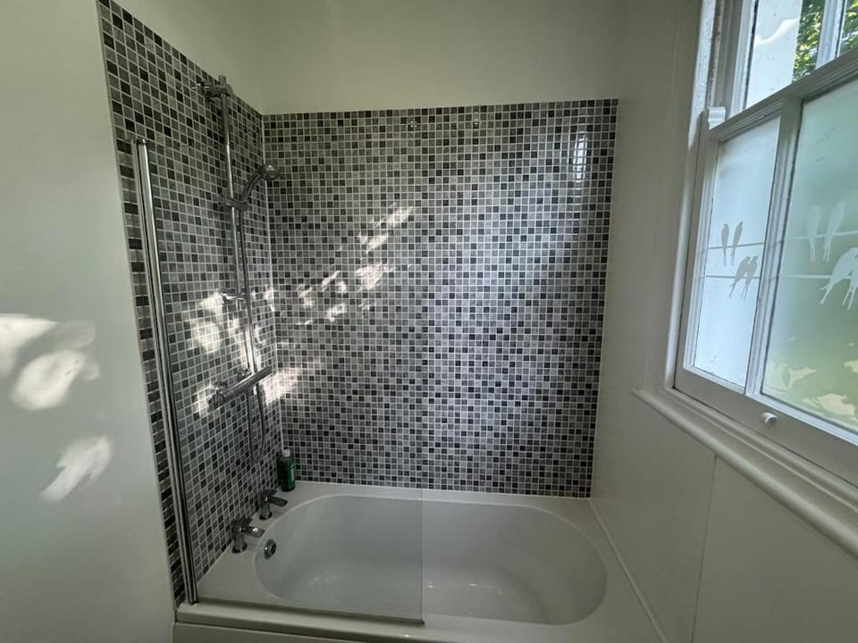 Fabulously Large One & a Half Bedroom Apartment Apartment in London Borough of Lewisham