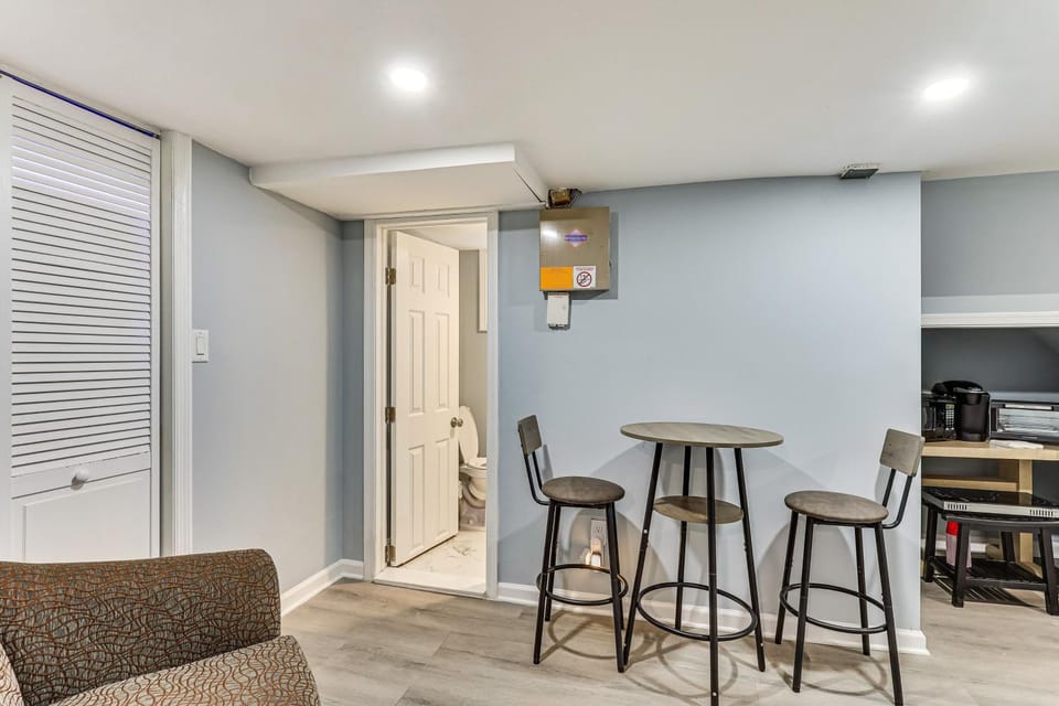 Apt w/ Pool & Hot Tub - Near NYC & Airport! Apartment in Elizabeth