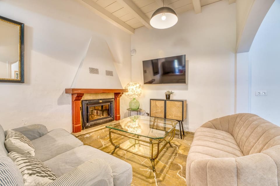 Communal lounge/ TV room, Living room