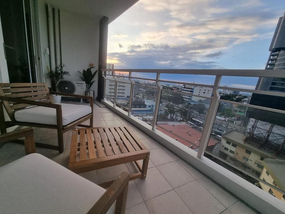 Queen Executive Suite near Solaire Casino and MRT Apartment in Quezon City