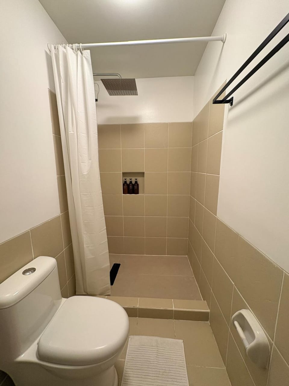Queen Executive Suite near Solaire Casino and MRT Apartment in Quezon City