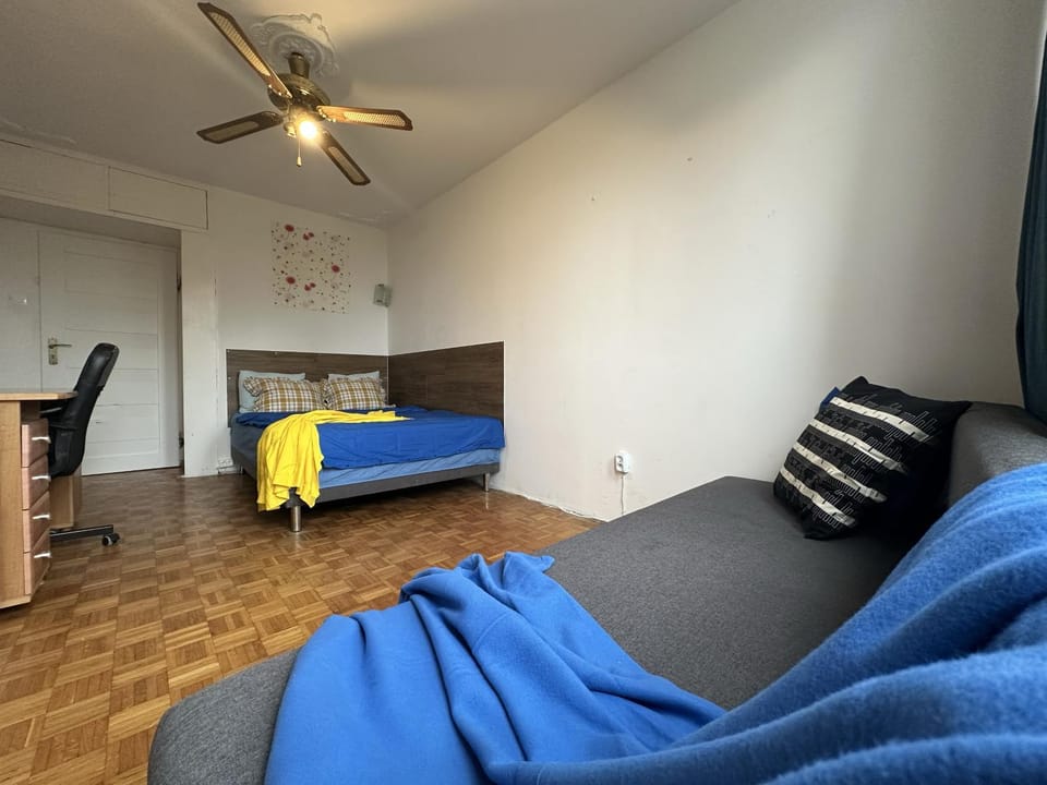 Photo of the whole room, Bedroom