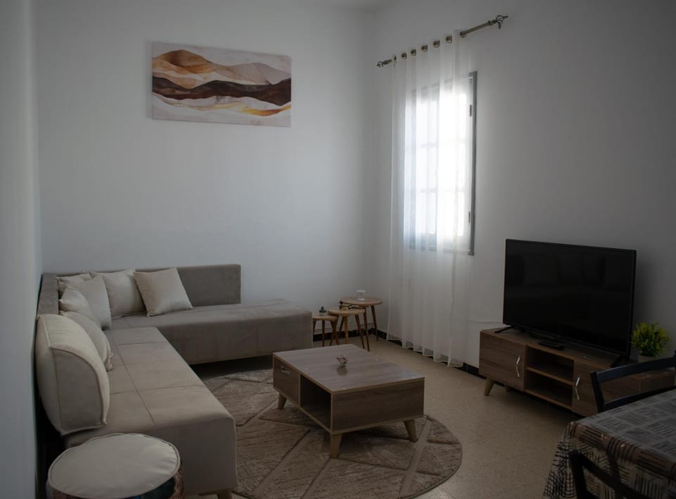 Communal lounge/ TV room, TV and multimedia, Living room, Seating area, Evening entertainment