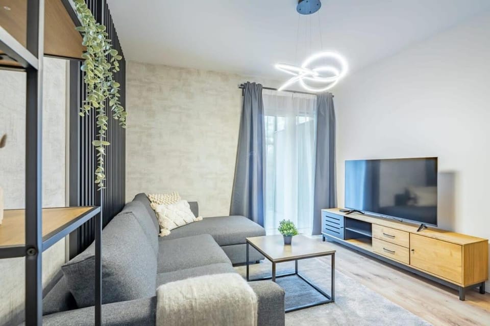 Rooftop Access - Luxy with Balcony Apartment in Budapest