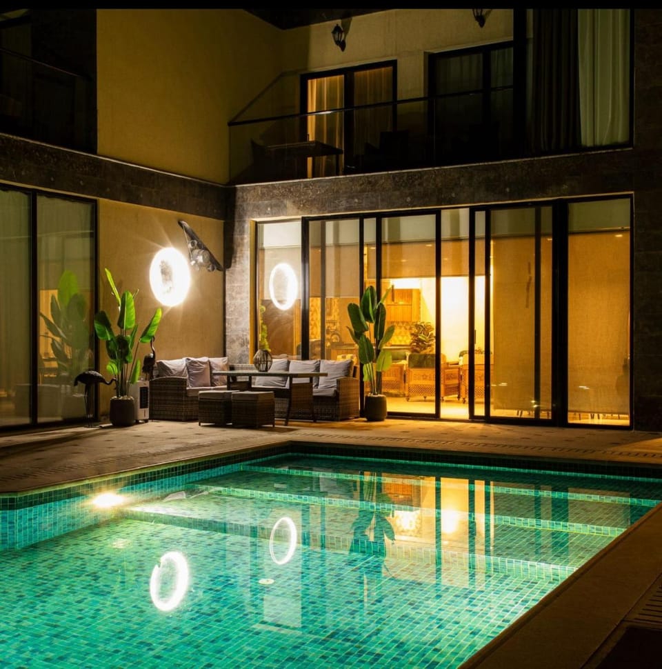 Swimming pool