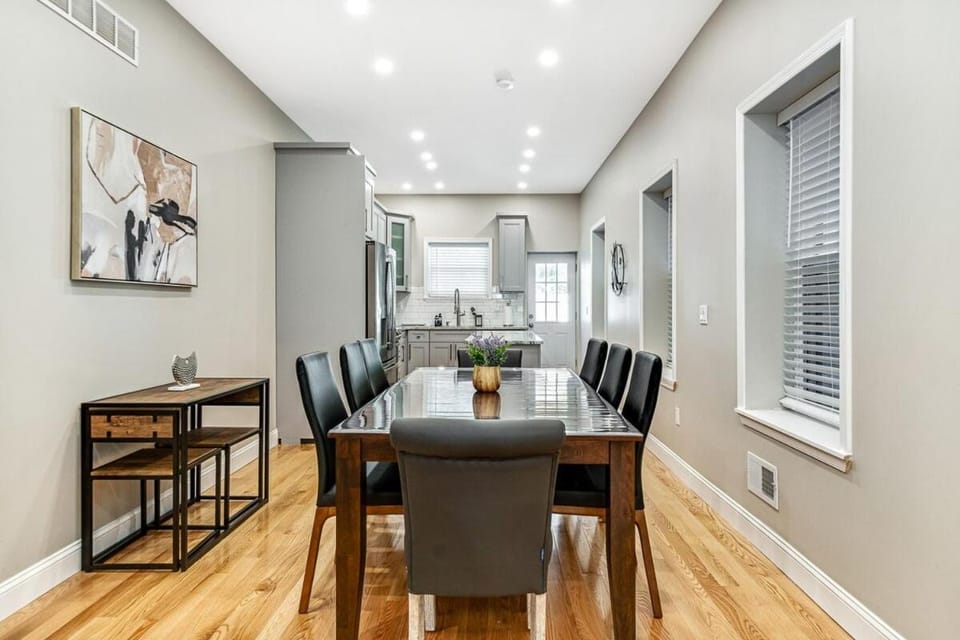 Exceptional 5Bd-6Bth Getaway with Incredible Roofdeck House in Philadelphia