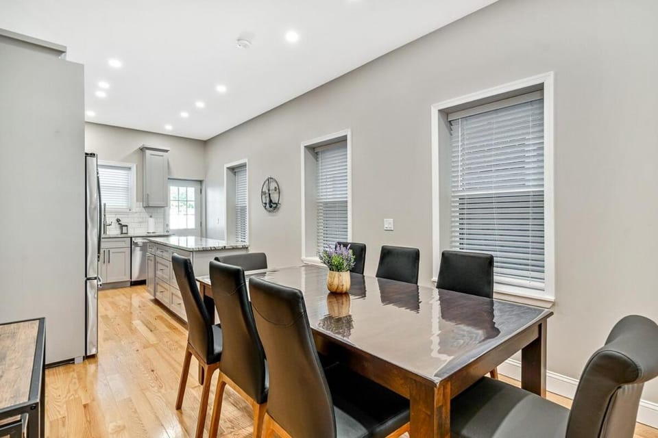 Exceptional 5Bd-6Bth Getaway with Incredible Roofdeck House in Philadelphia