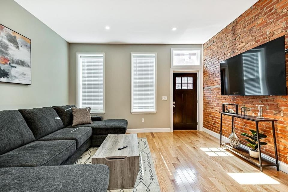 Exceptional 5Bd-6Bth Getaway with Incredible Roofdeck House in Philadelphia