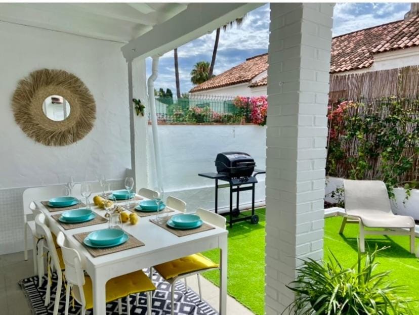 Luxury Golden Mile Townhouse Saltwater Pools, Walk to the Beach House in Marbella