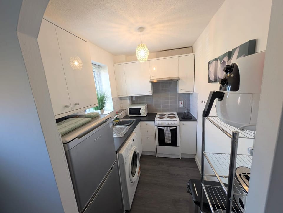 1Bed ground floor maisonette in CMK Free parking perfect for BUSINESS SOLO TRAVELLER Relocation guests welcome Managed by Chique Properties Ltd Apartment in Milton Keynes