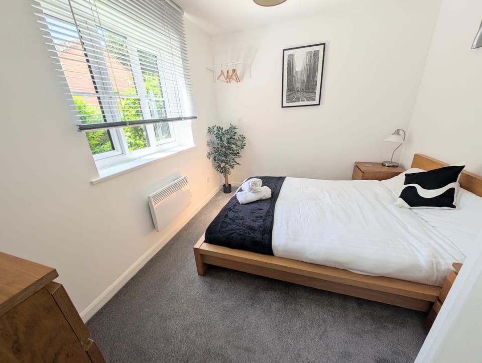 1Bed ground floor maisonette in CMK Free parking perfect for BUSINESS SOLO TRAVELLER Relocation guests welcome Managed by Chique Properties Ltd Apartment in Milton Keynes