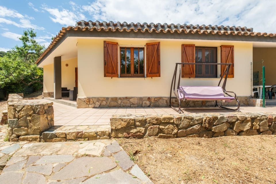 Ampia villetta con giardino a 5 minuti dal mare- Casa Janas Apartment in Sardinia
