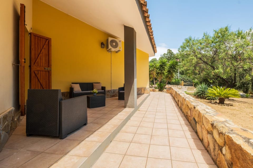 Ampia villetta con giardino a 5 minuti dal mare- Casa Janas Apartment in Sardinia