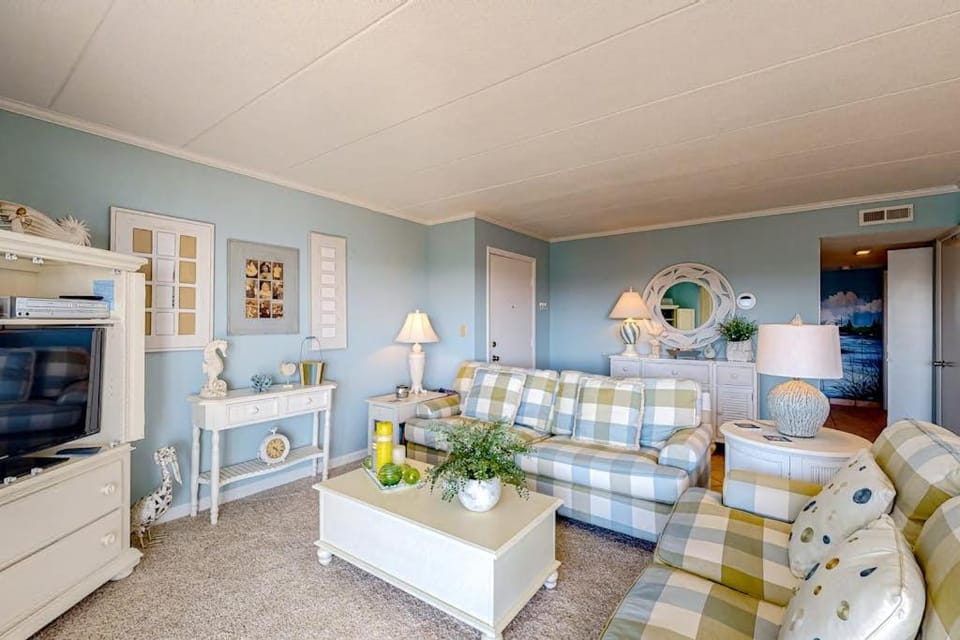 Water view condo with beach and pool access - balcony washer & dryer and central AC House in Ocean City
