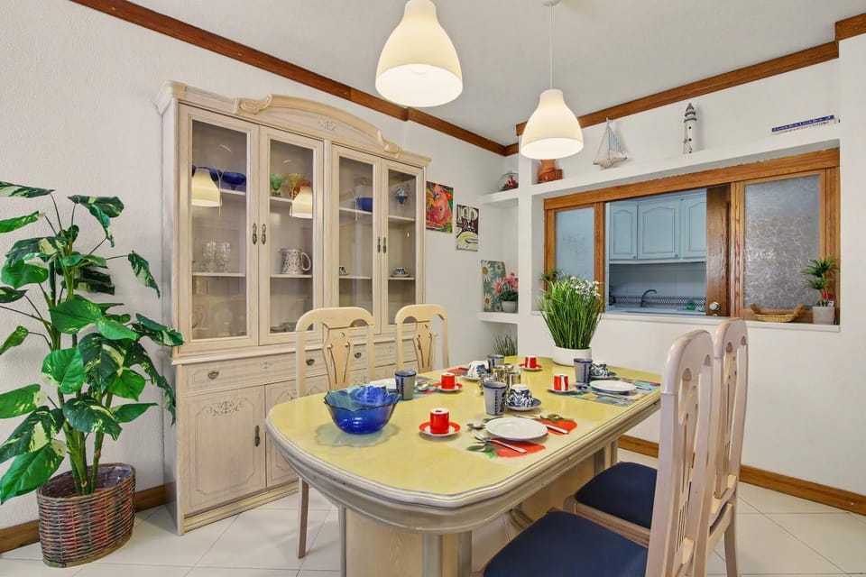 Property building, Kitchen or kitchenette, Living room