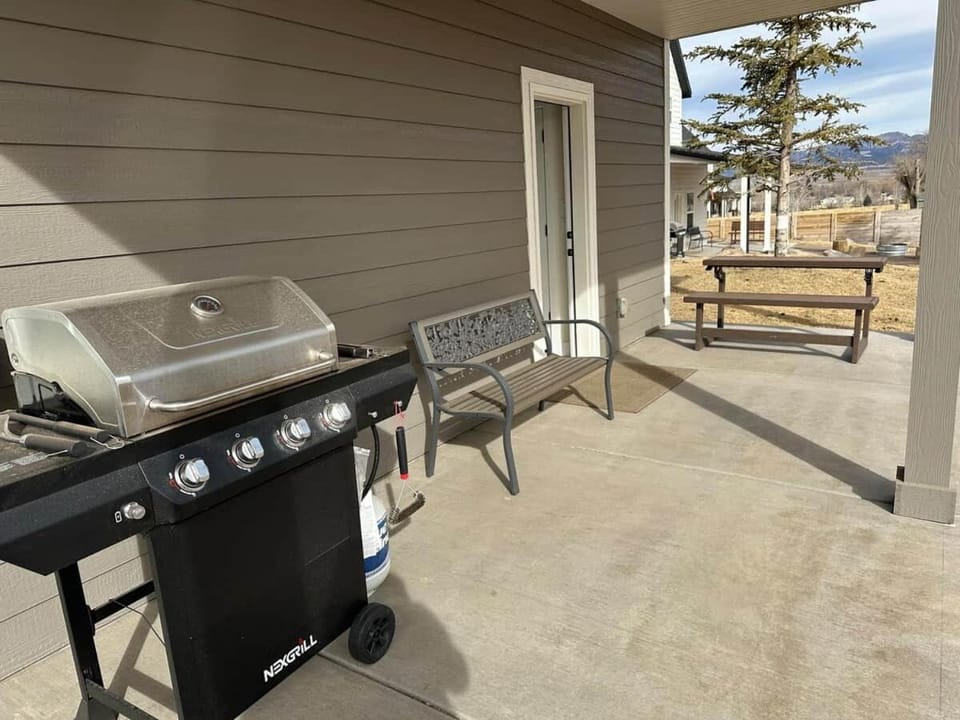 Luxury Red Barn at Stoney Farms *NO CHORE(s) Farm Stay in Panguitch