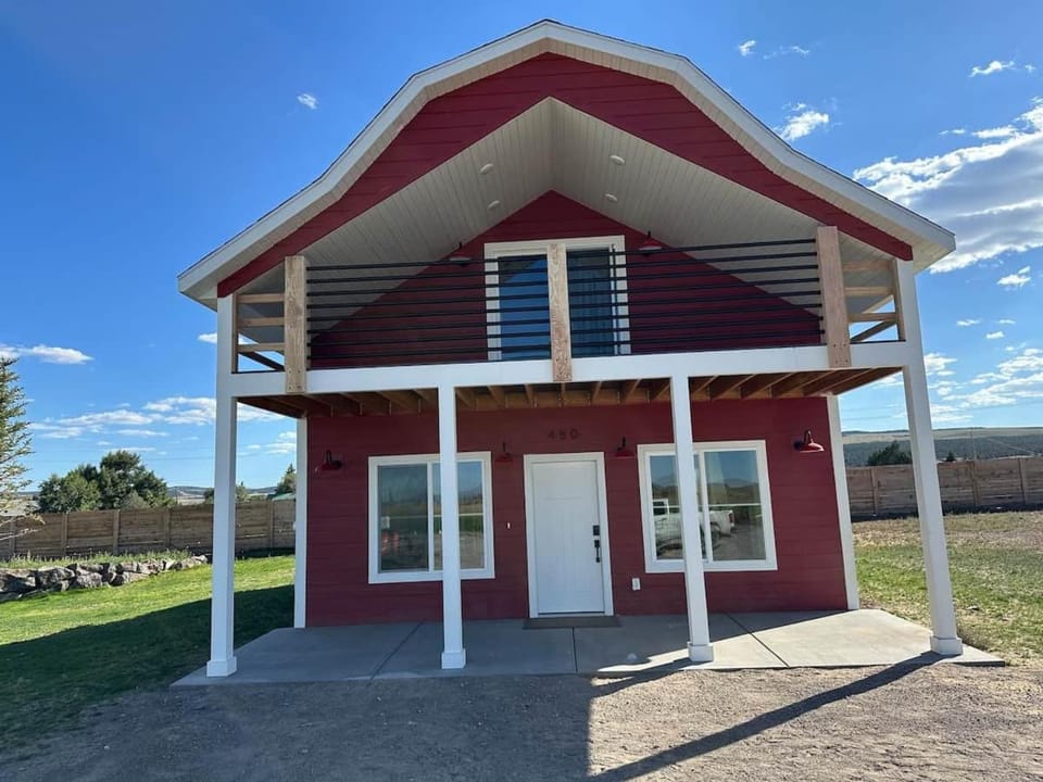 Luxury Red Barn at Stoney Farms *NO CHORE(s) Farm Stay in Panguitch