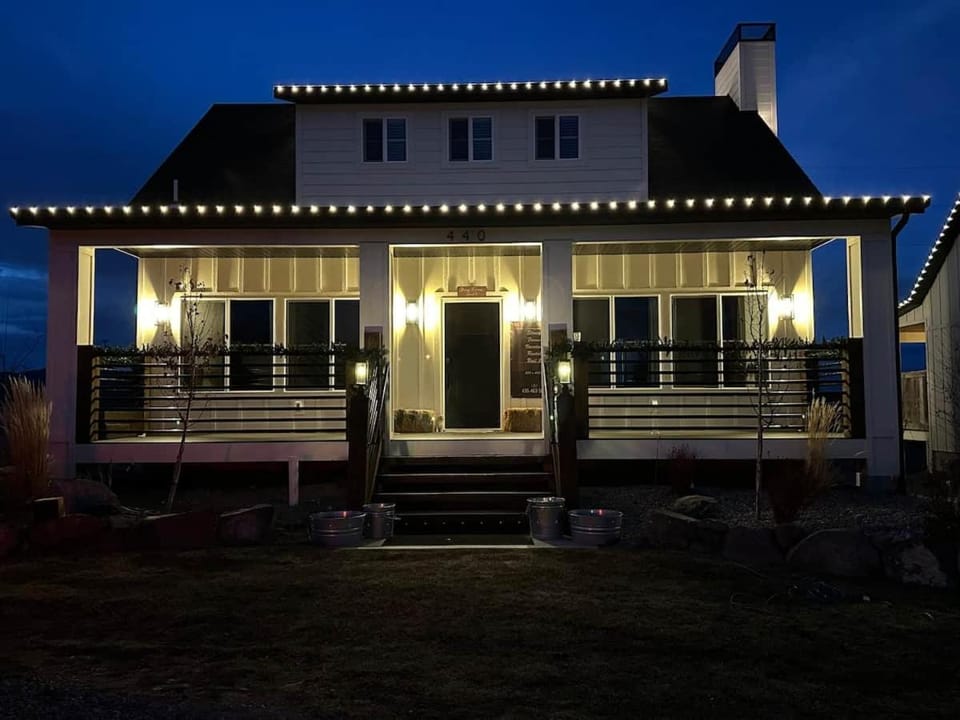 Luxury Farm Home @ Stoney Farms w/ Private Hot Tub Farm Stay in Panguitch
