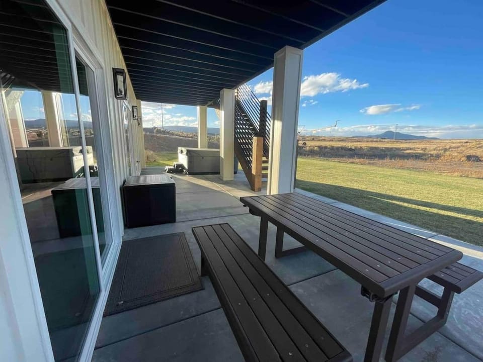 Luxury Farm Home @ Stoney Farms w/ Private Hot Tub Farm Stay in Panguitch
