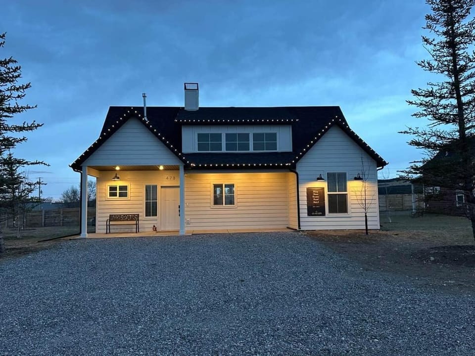 Grandpa's Farmhouse @ Stoney Farms *NO CHORE(s) Farm Stay in Panguitch