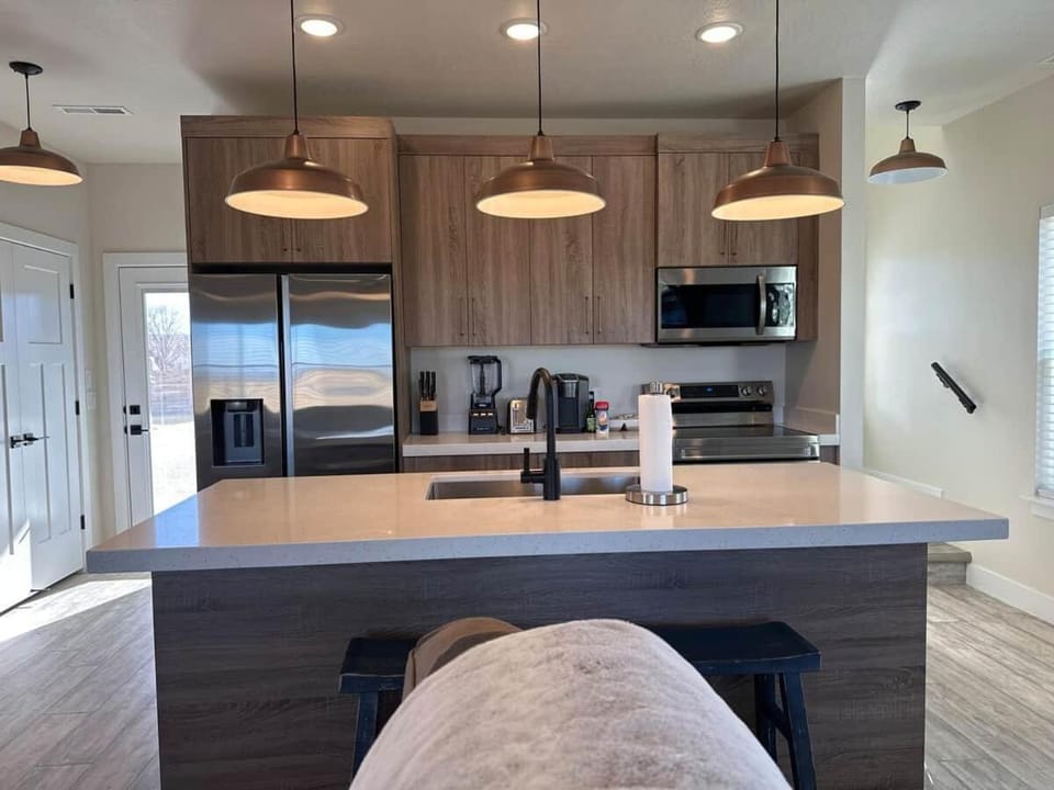 New Luxury Barn at Stoney Farms *NO CHORE(s) House in Panguitch