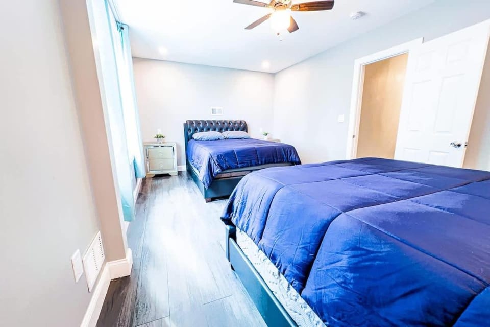 Perfect 6BR Stay Near Falls & Attractions House in Niagara Falls