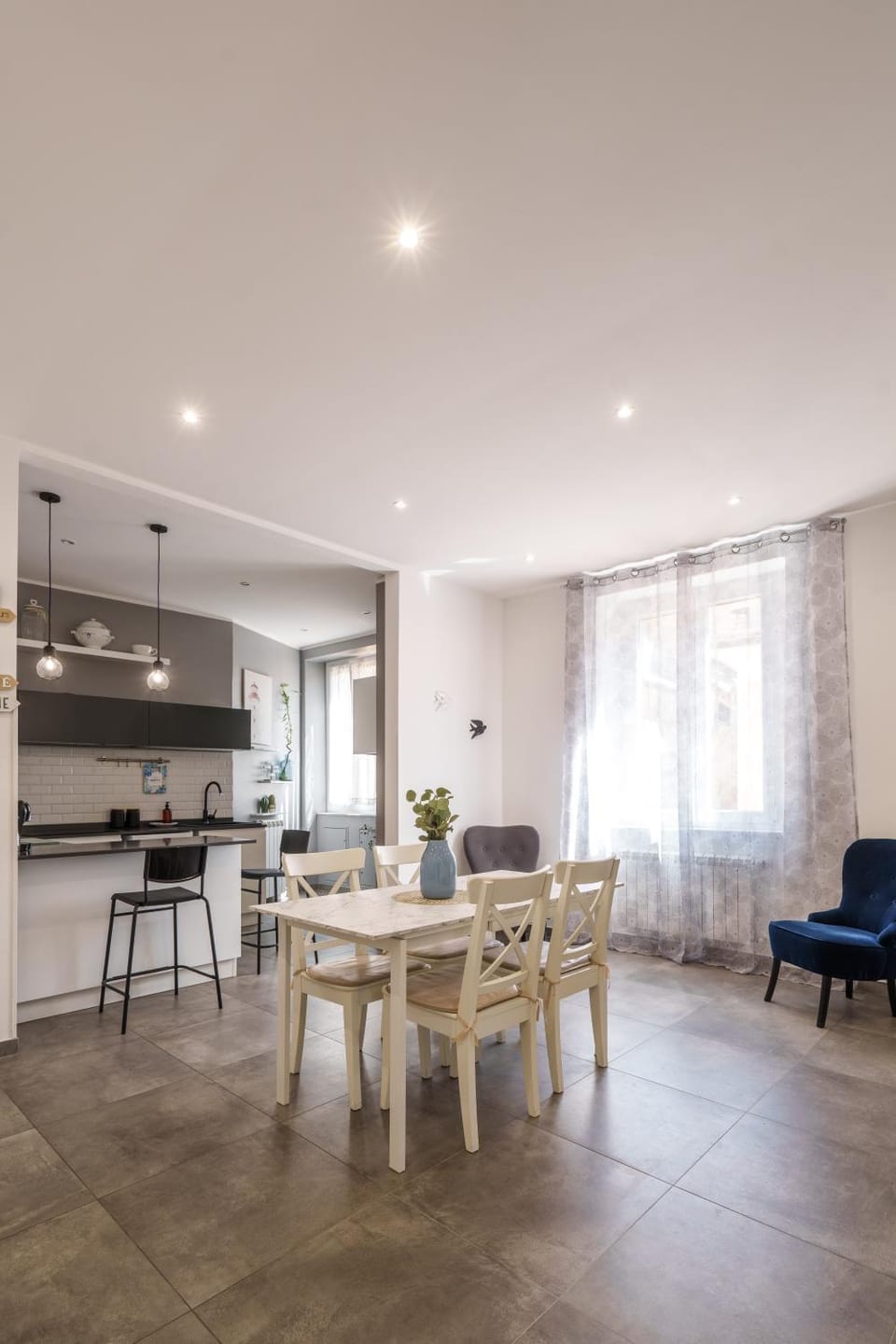 Living room, Dining area