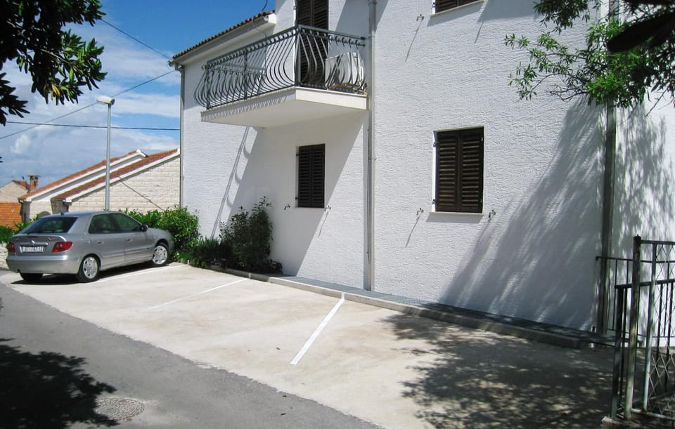Property building, Area and facilities
