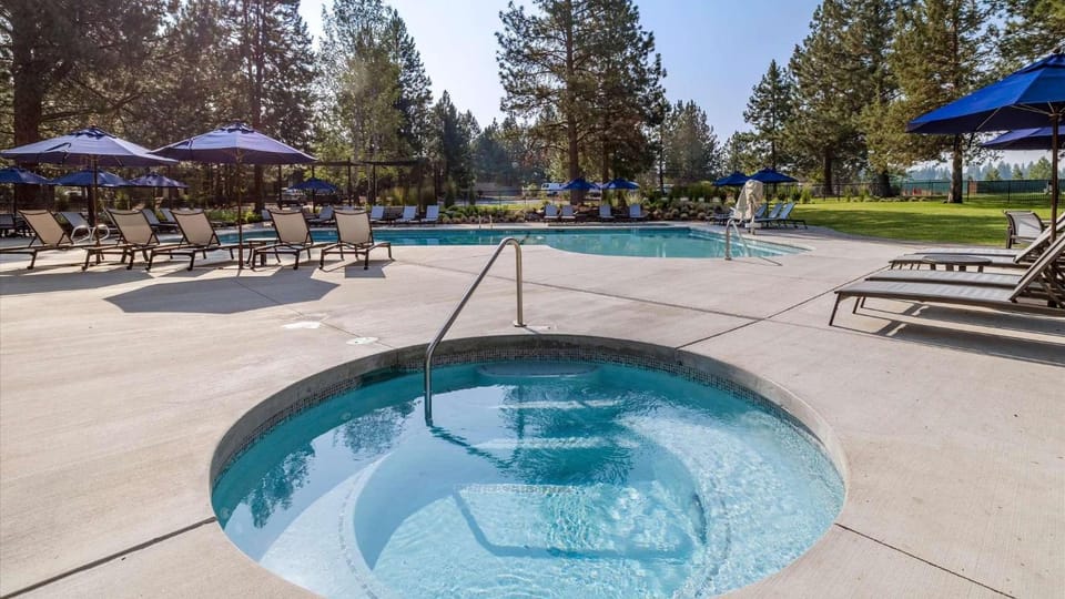 Mt. Bachelor Village Resort Condo 258 in Bend OR House in Bend