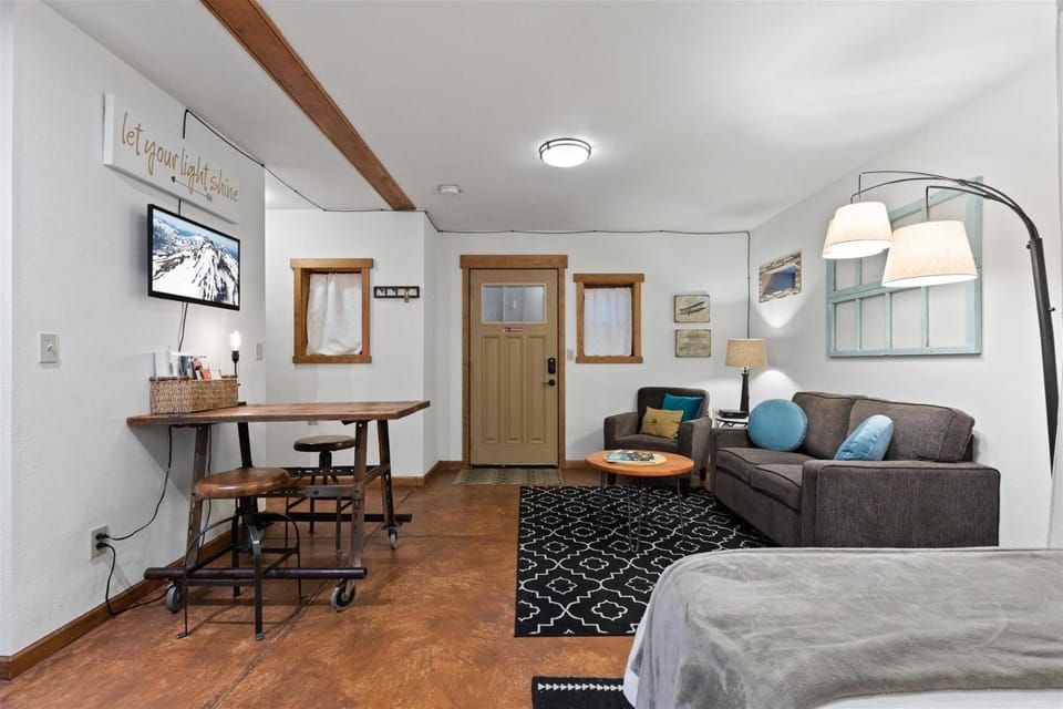 Georgia Studio in Bend OR Apartment in Bend