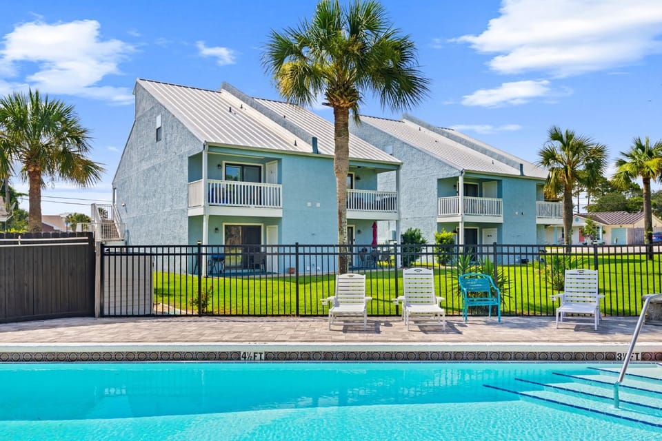 Property building, Patio, Spring, Garden, Garden view, Pool view, Swimming pool, sunbed