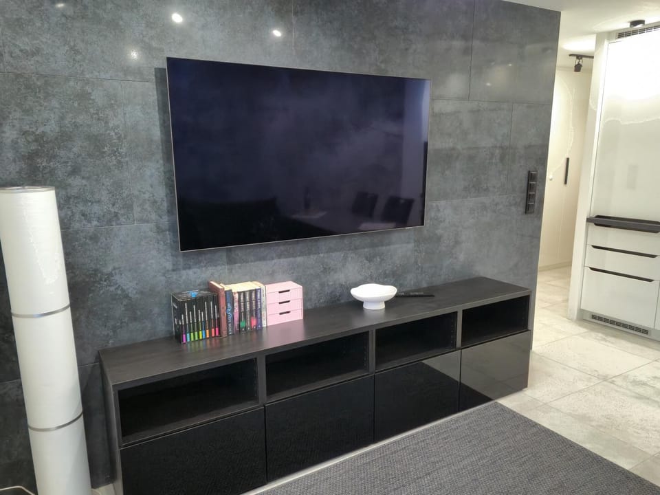 Activities, TV and multimedia, Living room