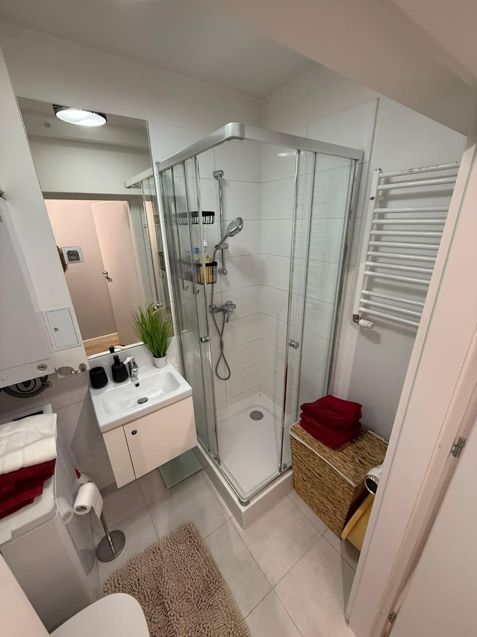 Shower, Toilet, Bathroom, towels