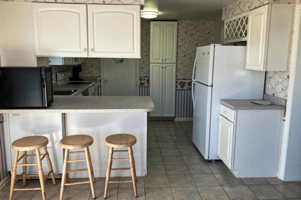 Cozy beach house with private deck outdoor shower & easy walk to the ocean House in Ocean City