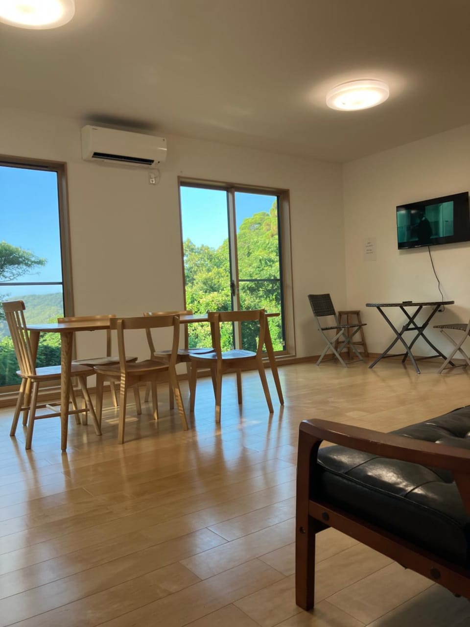 TV and multimedia, Living room, Dining area, air conditioner