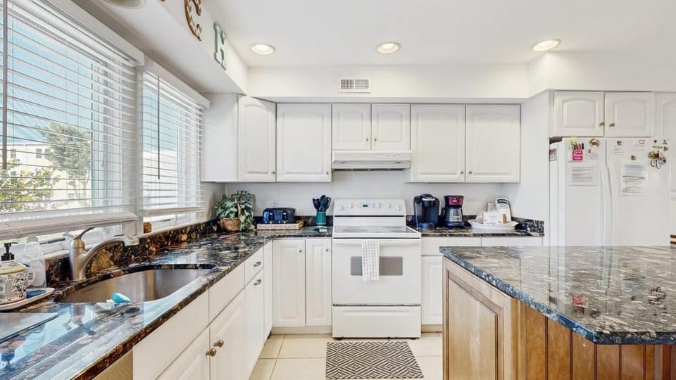 Lovely Oceanfront Home with Free WiFi Balcony Ocean Views Central AC & Deck House in Ocean City