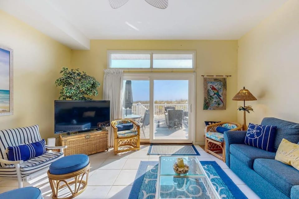 Lovely Oceanfront Home with Free WiFi Balcony Ocean Views Central AC & Deck House in Ocean City