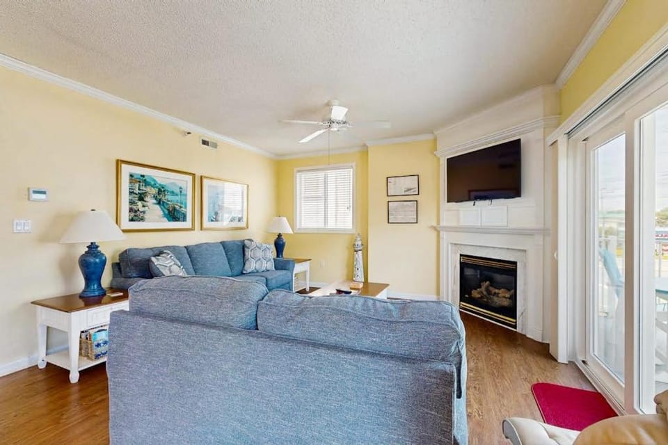 Ocean Block Condo with 2 Balconies AC Fireplace Laundry & Shared Pool House in Ocean City