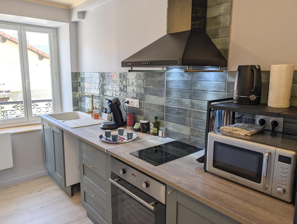 Coffee/tea facilities, Kitchen or kitchenette, oven, pet friendly, stove, toaster