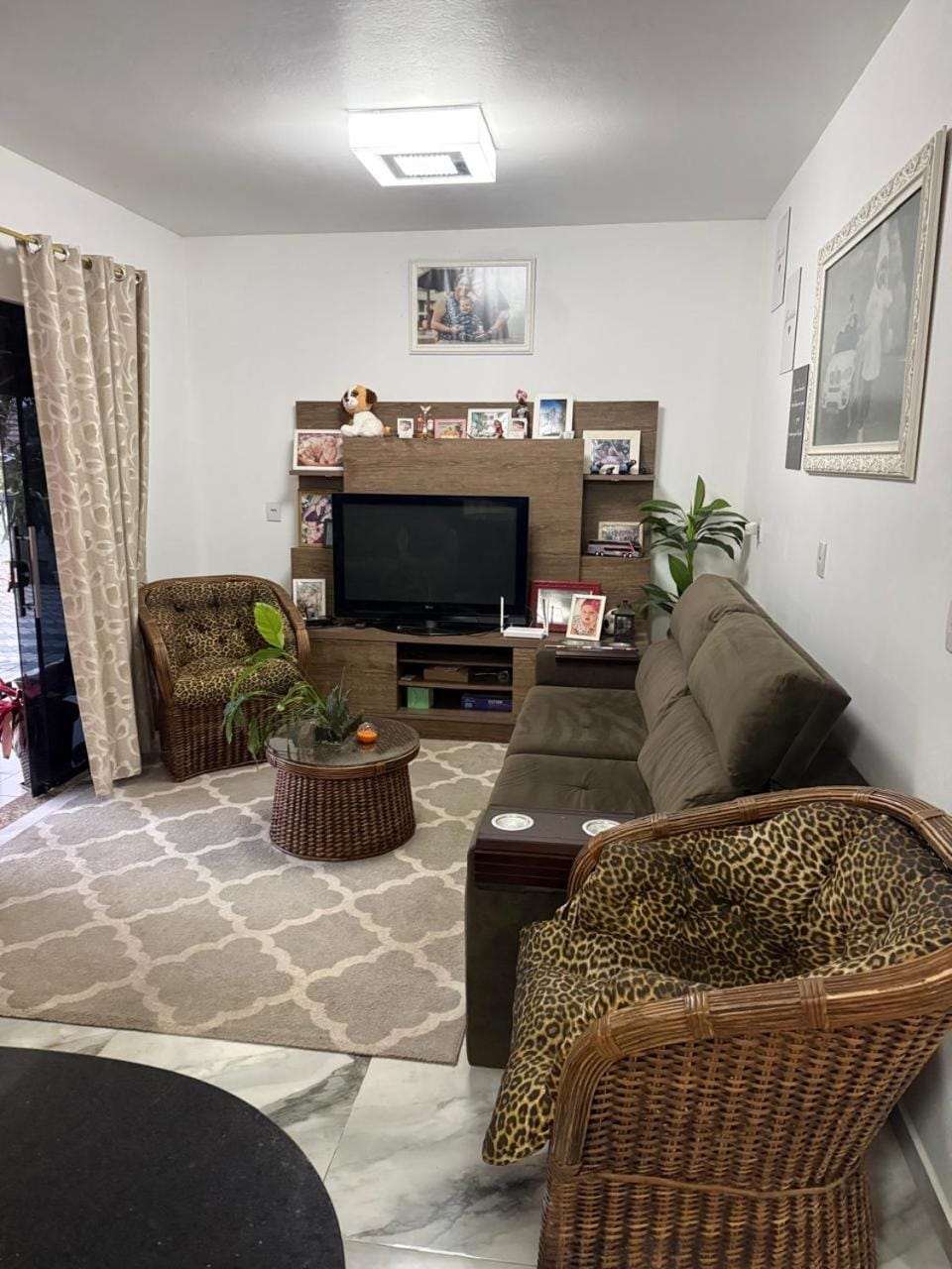 Communal lounge/ TV room, TV and multimedia, Living room, Seating area