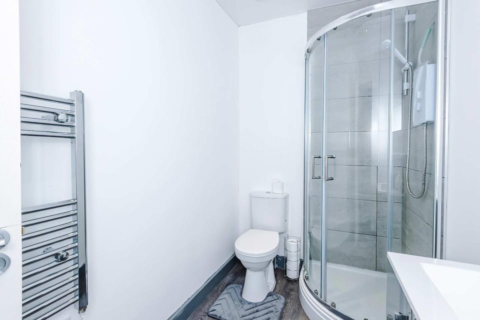 Shower, Toilet, Bathroom, towels