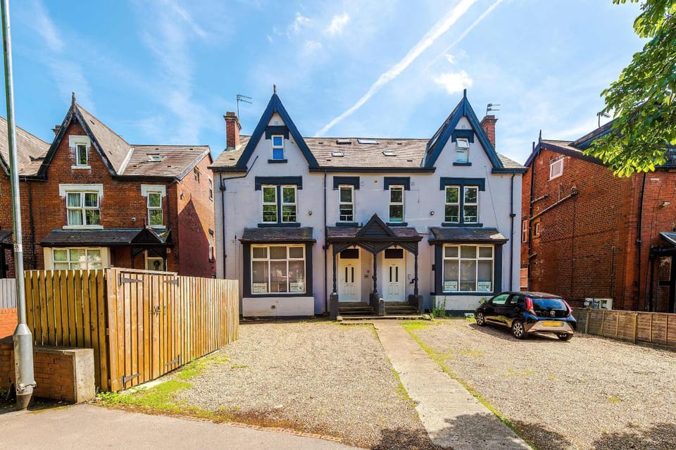 Property building, Street view, Location, Parking