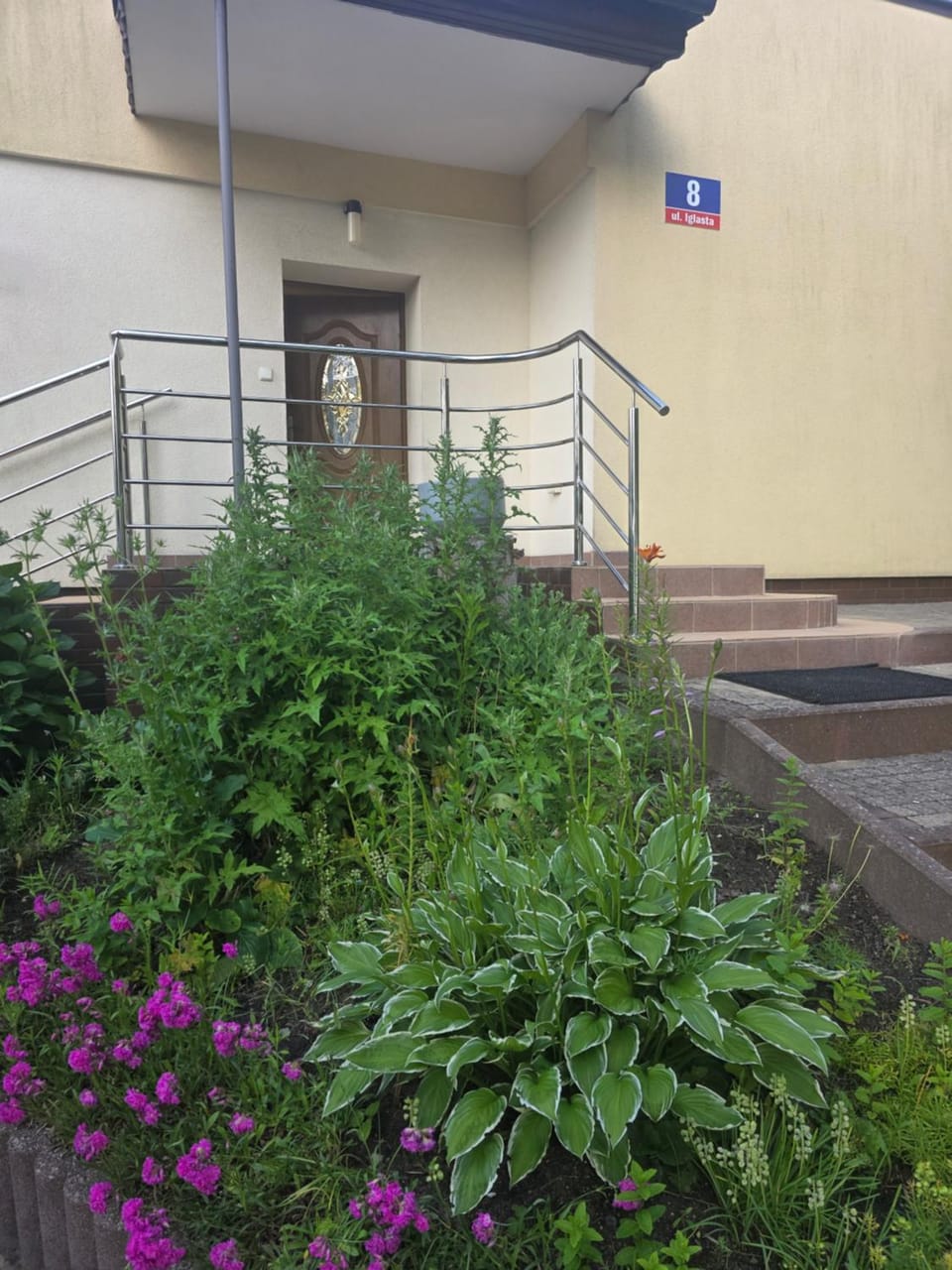 Facade/entrance